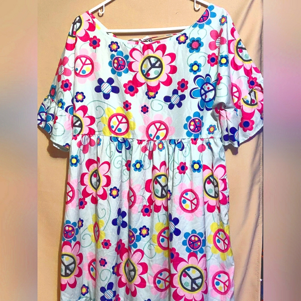 💕5/$20 FUN FLORAL FLOWY DRESS